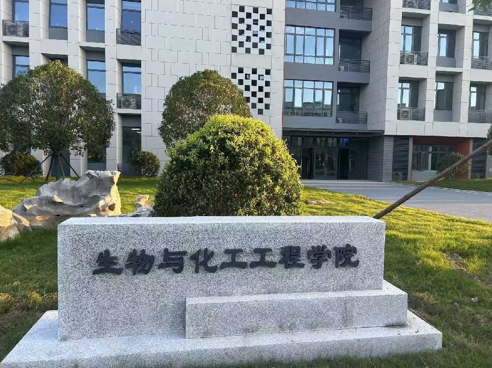 泽库县扬州职业大学体育场高杆灯项目